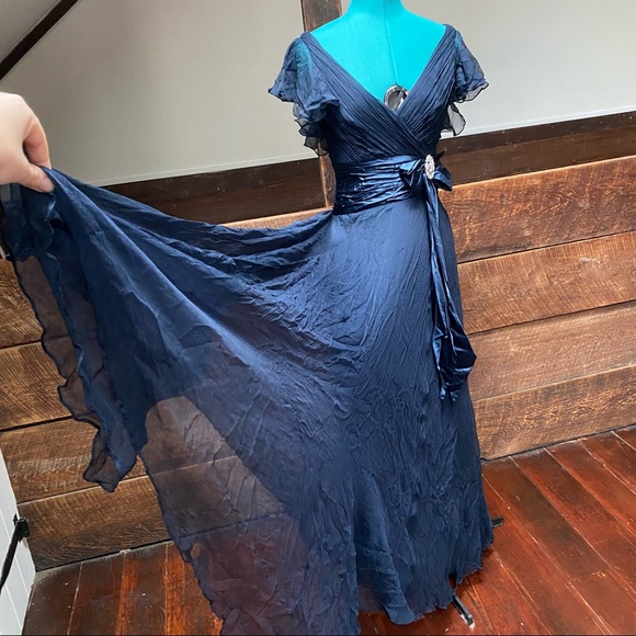 Caché Luxe Full Length Silk Gown w/ Flutter Sleeves & Brooch - Picture 6 of 16